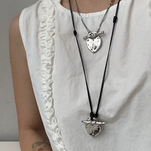 爱心钥匙锁链吊坠小众个性百搭时尚项链手工编绳爱心黑线毛衣链