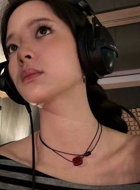 欧阳娜娜同款酒红路路通项链复古文艺小众秋冬极简风锁骨链颈链女