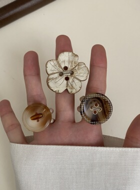 焦糖晕染树脂花朵珍珠戒指 弹力串珠珍珠戒指 复古氛围亚克力手饰