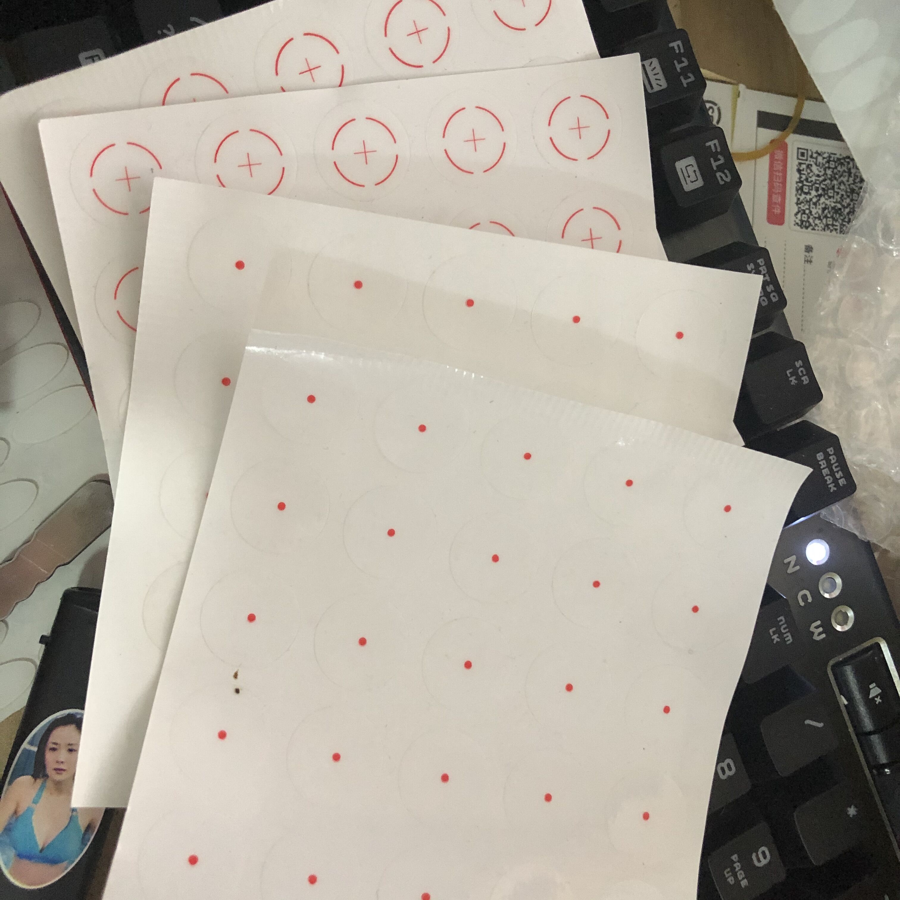 闪狙瞬狙准星贴膜CF吃鸡绝地求生手机电脑游戏红点贴膜十字准心贴
