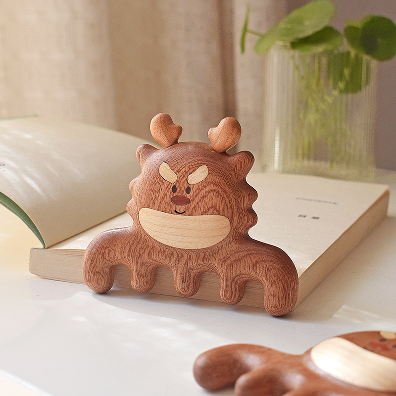 山舍龙年礼物实木按摩梳