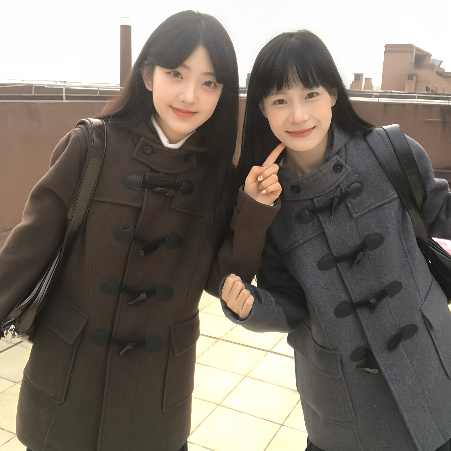 月野家经典50%绵羊毛牛角扣大衣