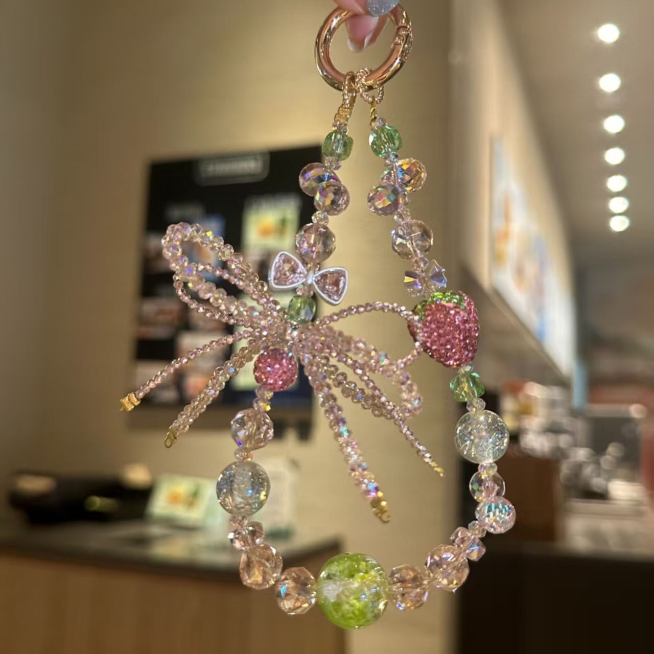 彩色水晶串珠蝴蝶结花朵吊坠手机挂件时尚甜美爱心草莓钥匙扣