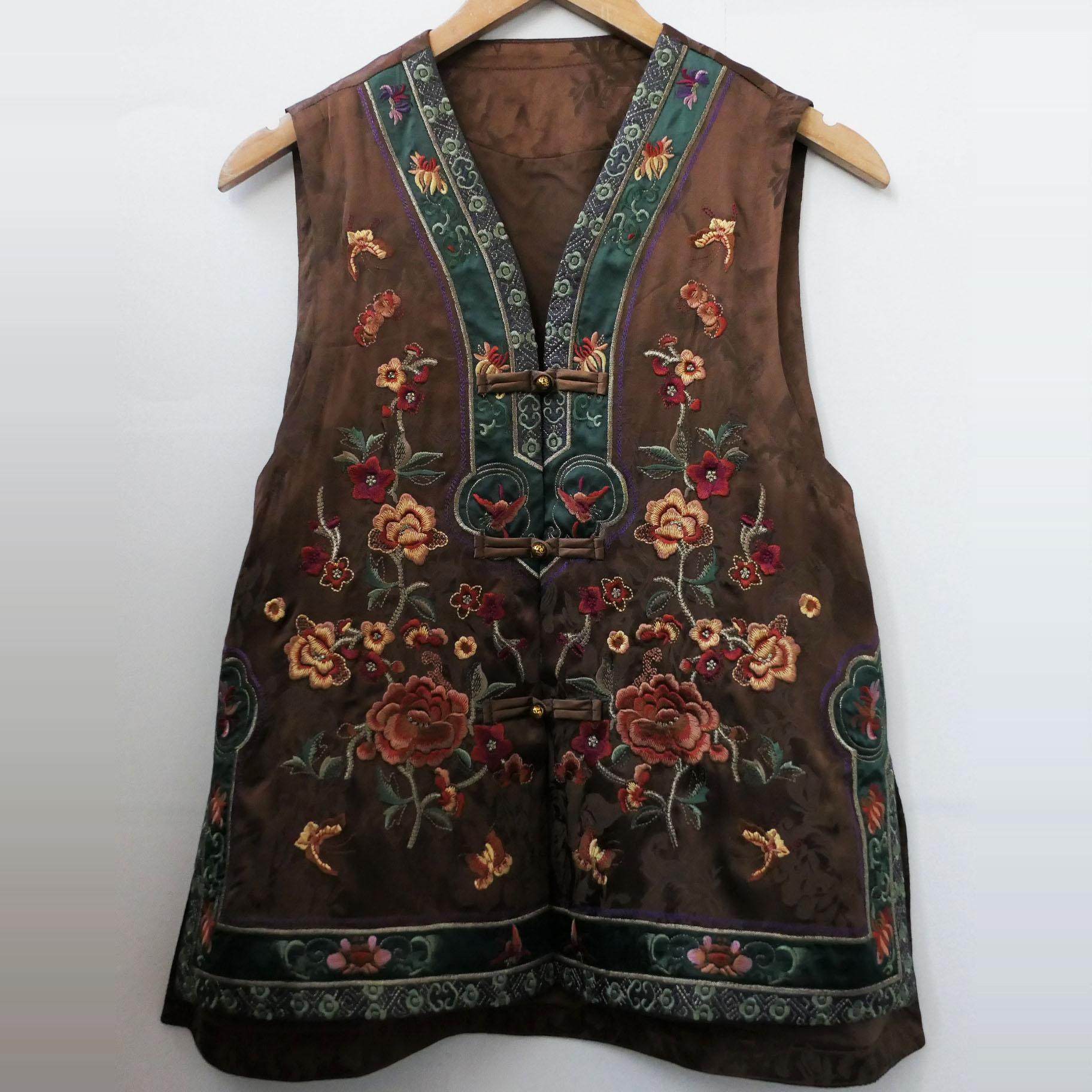 V领盘扣女装对襟背心马甲马夹短款民族风春秋装重工刺绣中式国风