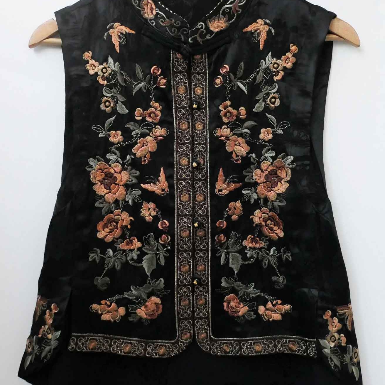 2025春秋新款民族风重工刺绣马甲女复古文艺中式国风无袖坎肩上衣