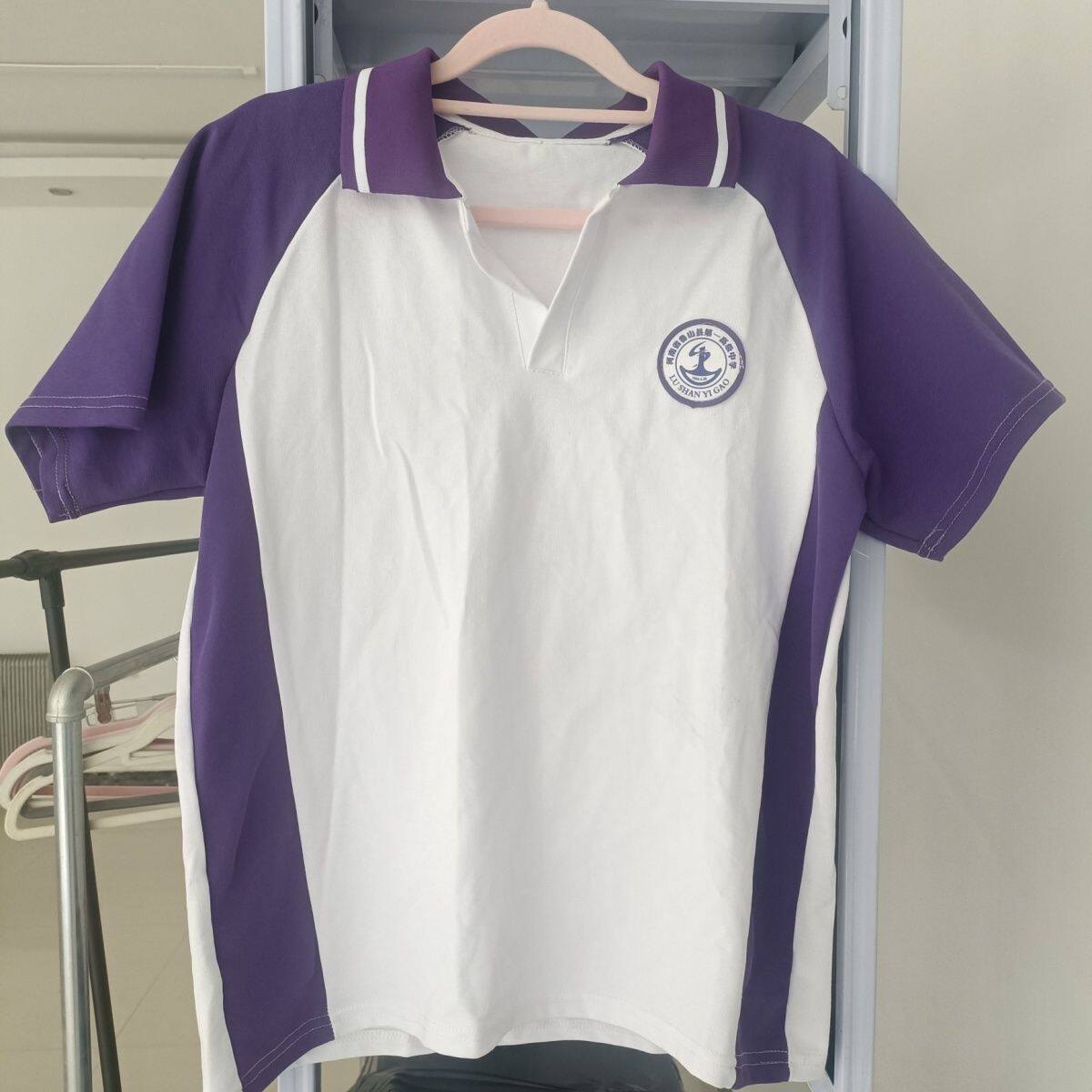 现货河南鲁山第一高级中学短袖校服棉带校徽班服polo衫紫色白T恤