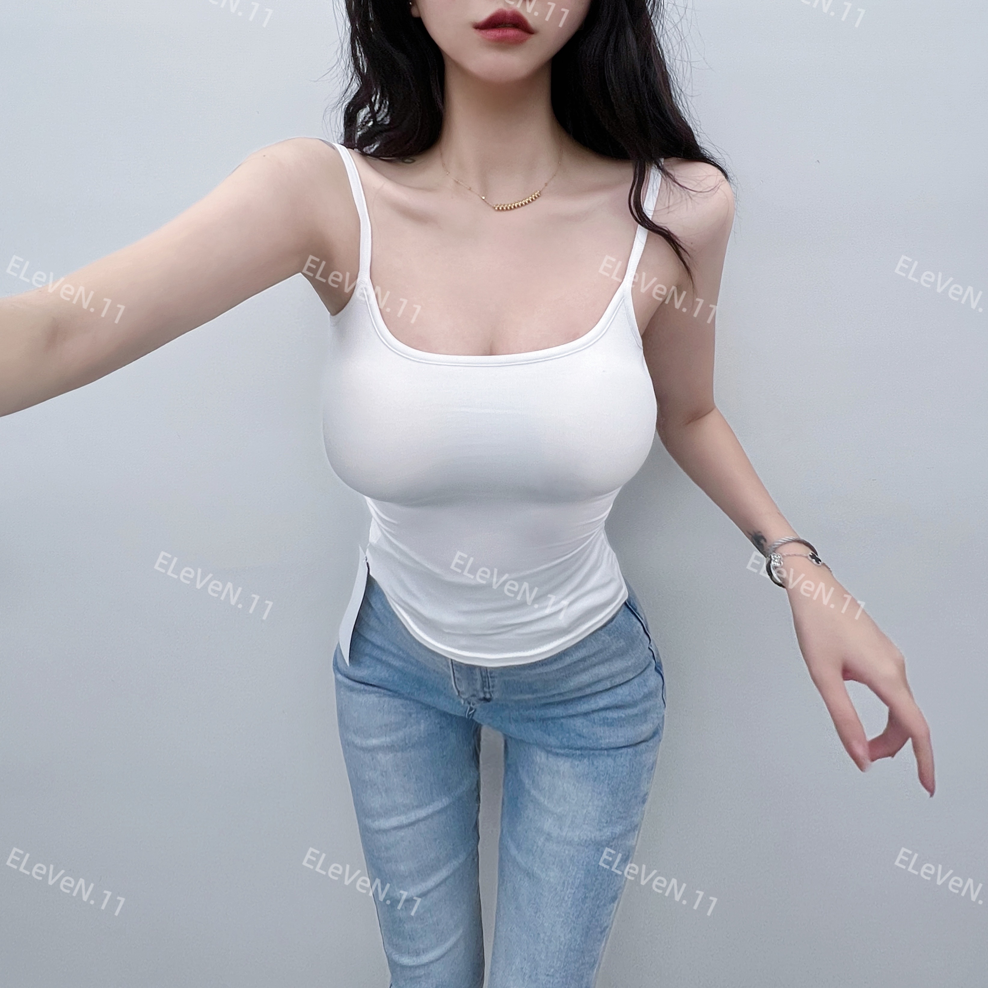 21色美到词穷！带胸垫白色吊带背心女辣妹性感抹胸外穿无袖上衣夏