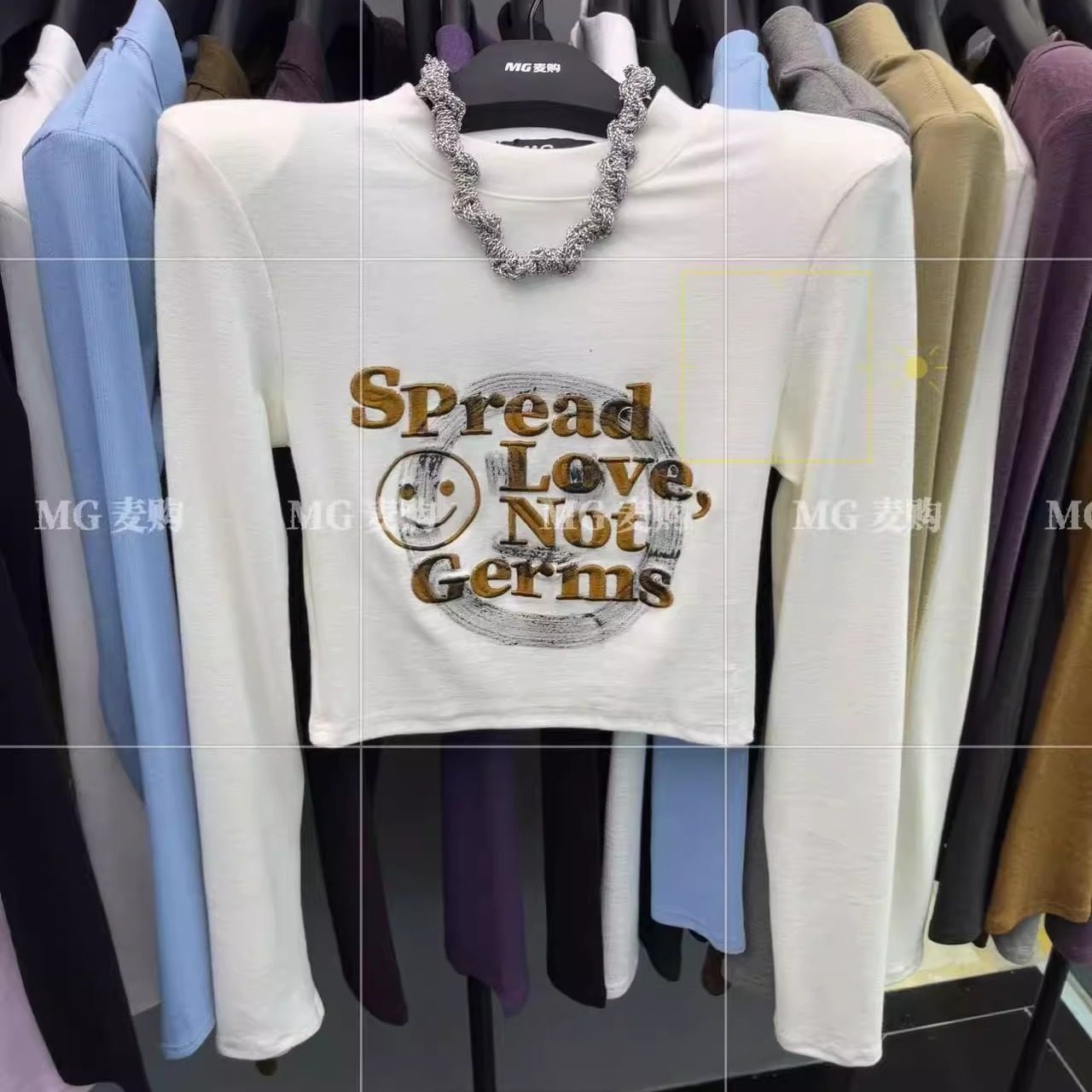 时髦精~带肩垫设计感涂鸦刺绣字母长袖T恤2025新款春内搭打底衫女