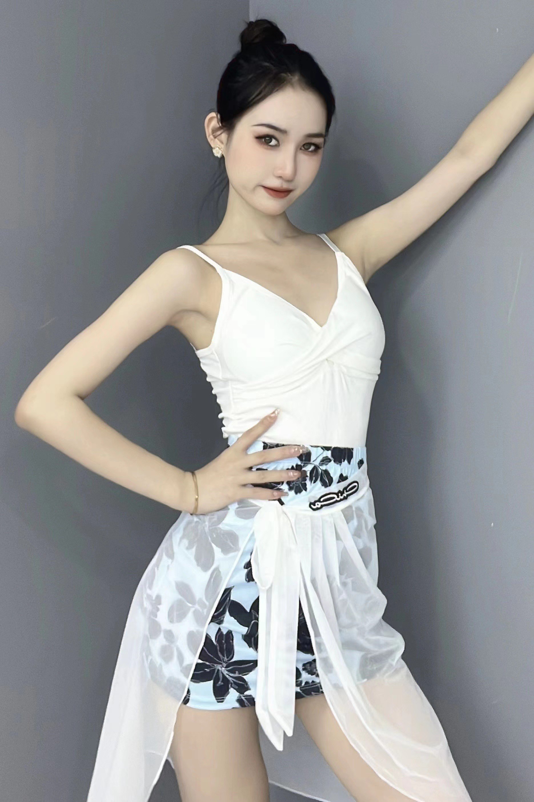 拉丁舞服吊带上衣带胸垫多色美背显瘦练舞平价舞衣女棕色黑色白色