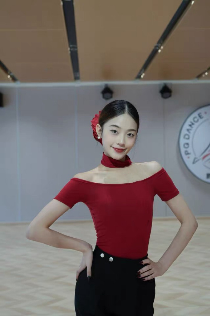 新款拉丁舞服摩登舞成人女跳舞蹈练功服装上衣一字肩短袖百搭裤子
