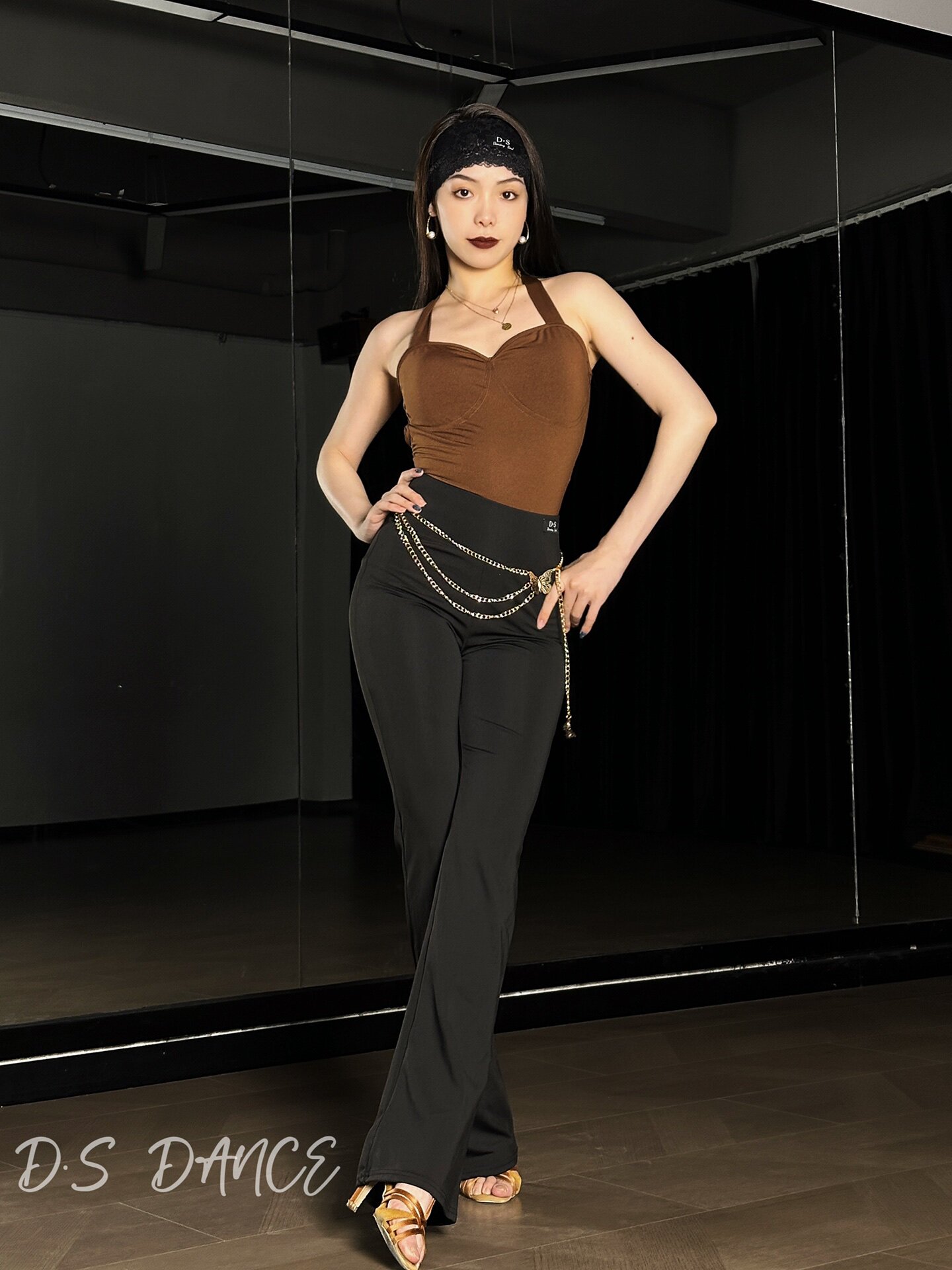 舞服拉丁舞服女吊带露背上衣显瘦微喇叭裤子简约教课练舞代课舒适