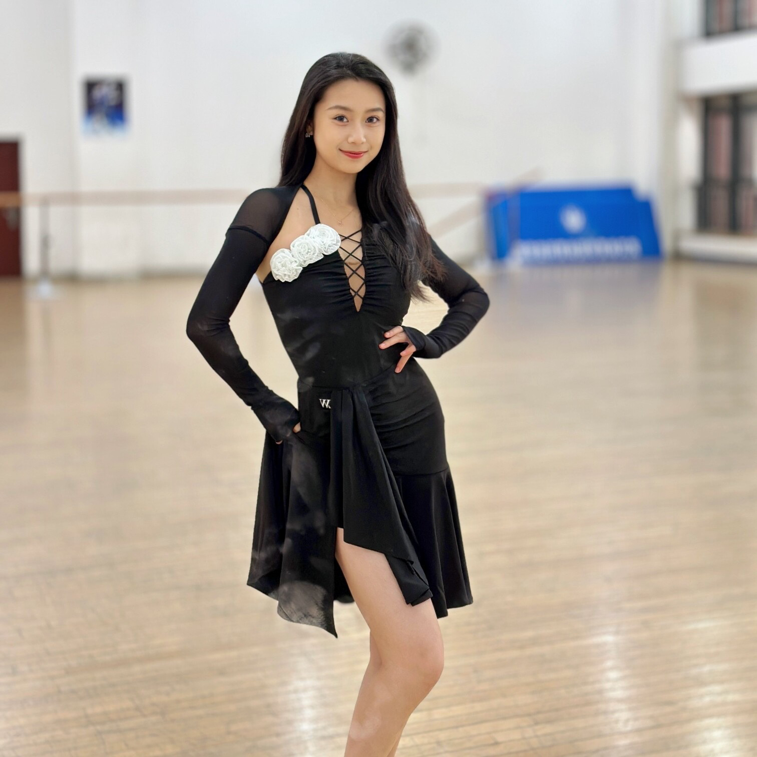 舞服拉丁舞服新款练功服演出服比赛服黑色坎肩上衣外套显瘦开衫