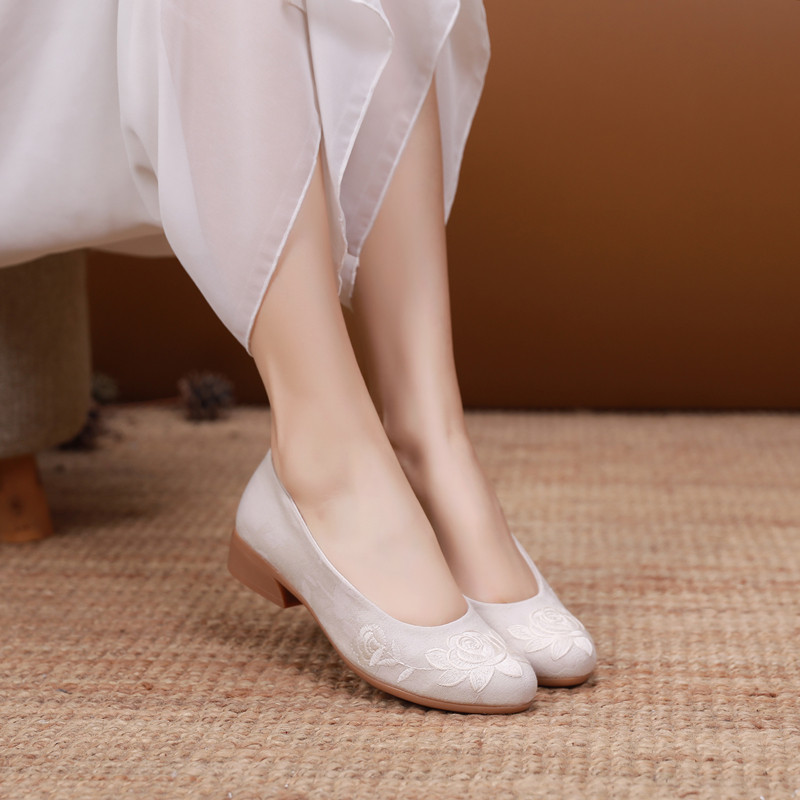老北京布鞋春季新款低跟茶艺鞋民族风搭配旗袍鞋软牛筋底绣花女鞋