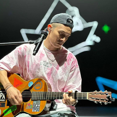 圆领渐变色设计XPX周柏豪短袖T恤