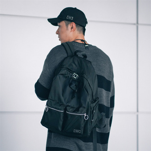 BADGE XPX METAL XPXVIII. 团队金属图案休闲书包 周柏豪