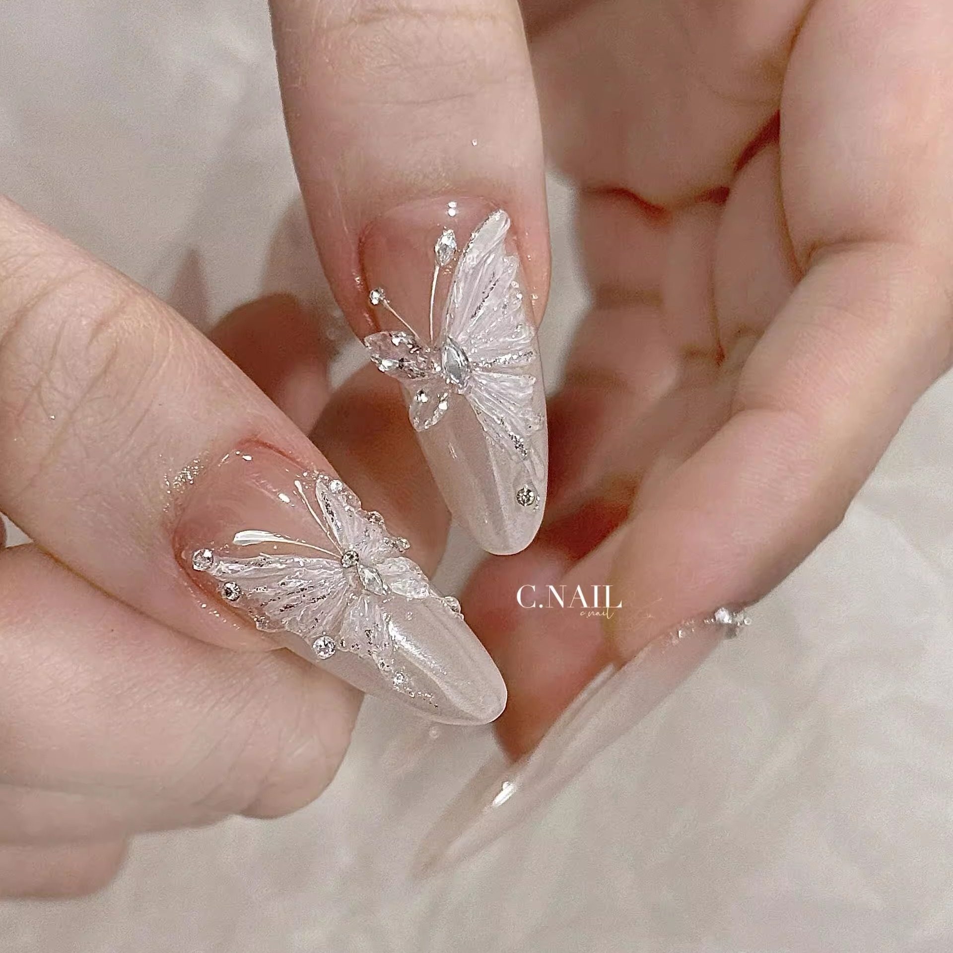 手工定制光疗婚纱穿戴美甲手绘立体蝴蝶裸色白色日常短款婚甲新娘