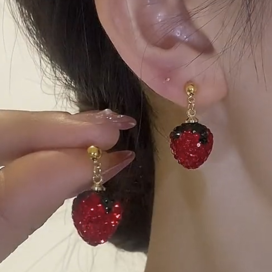 新年红色草莓耳环银针满钻个性创意设计耳坠水果小巧可爱水晶耳钉
