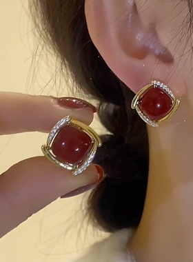 2024新款百搭复古红色方形耳钉女小众设计感法式耳扣耳环耳饰女