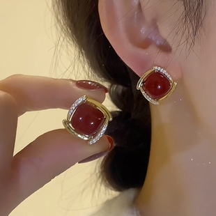 2024新款百搭复古红色方形耳钉女小众设计感法式耳扣耳环耳饰女