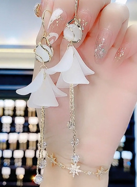 花朵白色裙子猫眼石气质高雅耳环流苏长款2024新款爆款防过敏耳坠