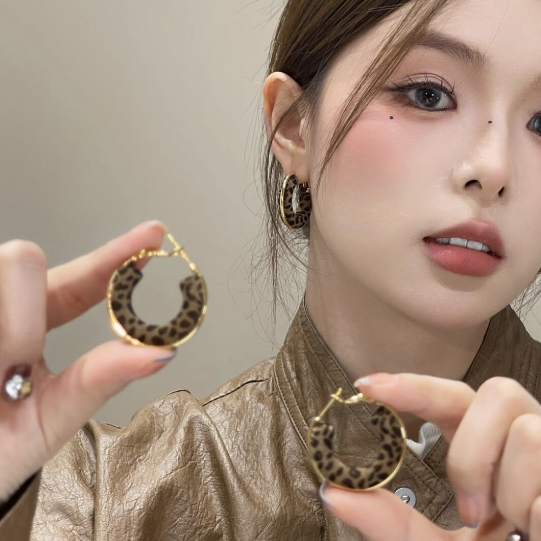 复古豹纹金属耳环2025新款爆款高级感耳扣欧美辣妹耳圈小众耳饰女