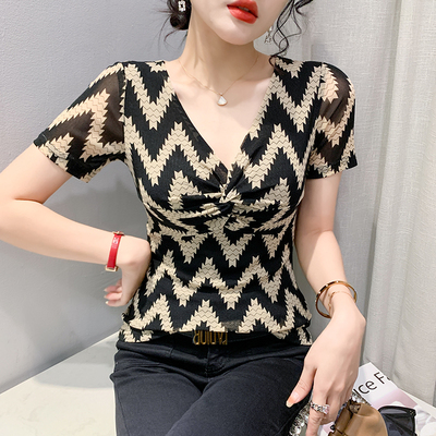 时尚印花扭结V领网纱短袖T恤女