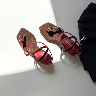 夏季 2055新款 真皮法式 女款 小众金属扣夹趾粗跟罗马凉鞋 博主穿搭