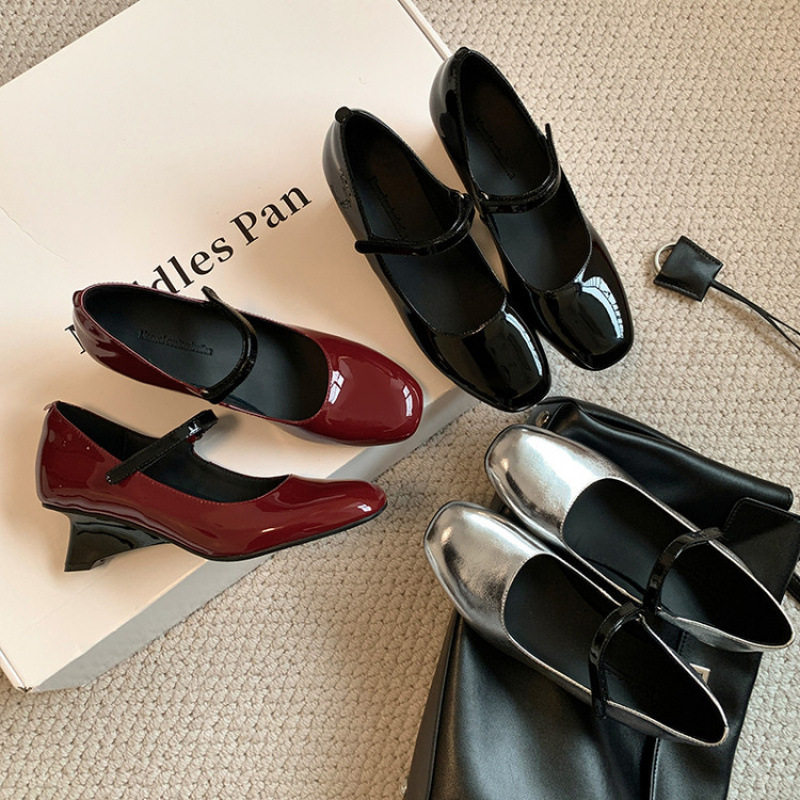 里外全皮~~2025新款羊漆皮法式小香风坡跟一字带复古玛丽珍单鞋女,户外/登山/野营/旅行用品,登山鞋/徒步鞋,淘宝优惠券,粉丝福利购,淘宝优惠卷