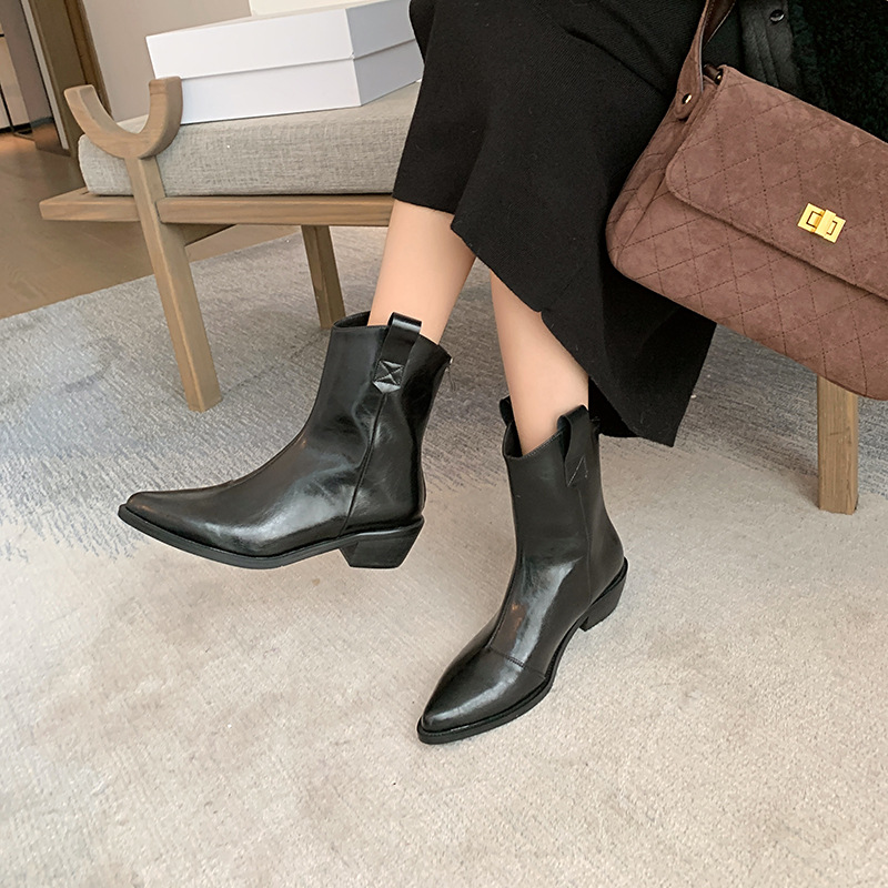 大码女鞋41一43短靴女40复古粗跟小个子尖头短靴显腿长v口中筒靴