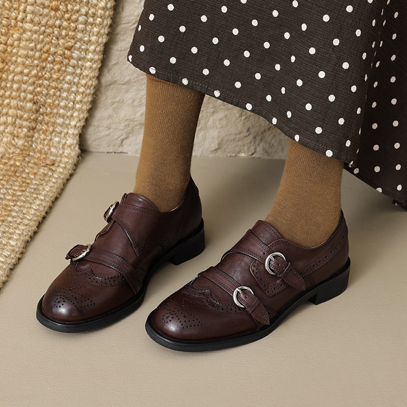 2024早秋真皮百搭圆头布洛克雕花小皮鞋女皮带扣粗低跟深口单鞋女