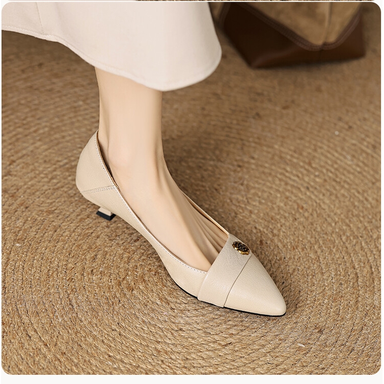 软羊皮法式尖头小皮鞋2024年新款气质优雅白色细跟矮跟浅口单鞋女