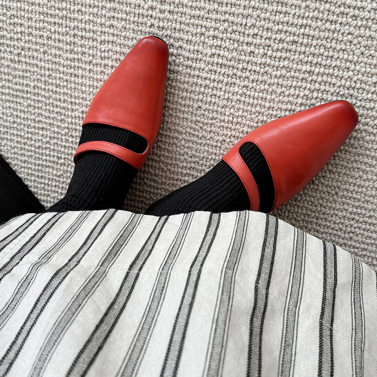 2025新款法式小众复古包头镂空猫跟凉鞋女真皮百搭方头中跟穆勒鞋