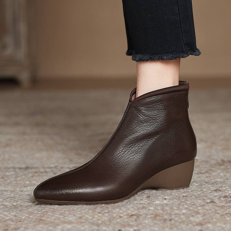 羊皮版~尖头V口西部靴女切尔西法式复古褶皱黑色显瘦粗跟真皮短靴