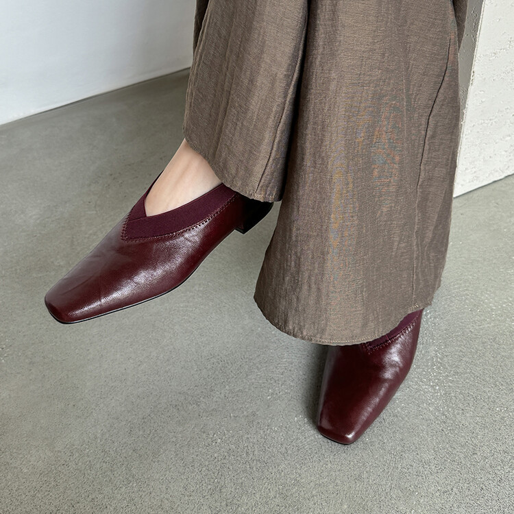法式复古方头单鞋女低跟方头小皮鞋老钱风羊皮软皮v口平底奶奶鞋~