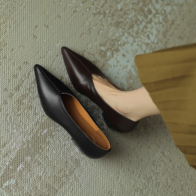 舒适软皮尖头浅口单鞋女中跟2024秋款羊皮法式一脚蹬粗跟小皮鞋女