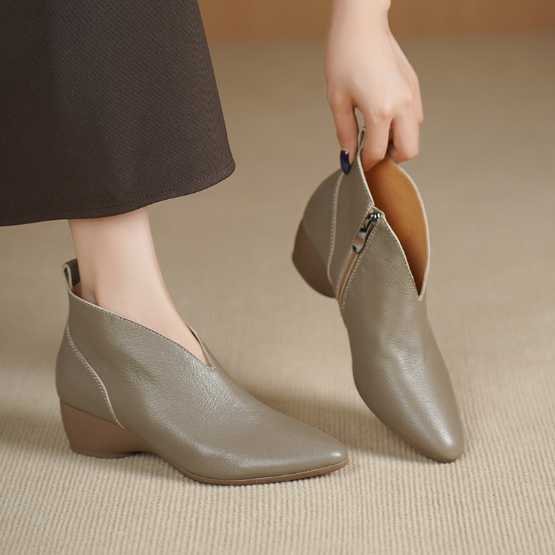 法式复古羊皮短靴女秋冬皮鞋妈妈鞋尖头坡跟马丁靴软底裸靴及踝靴