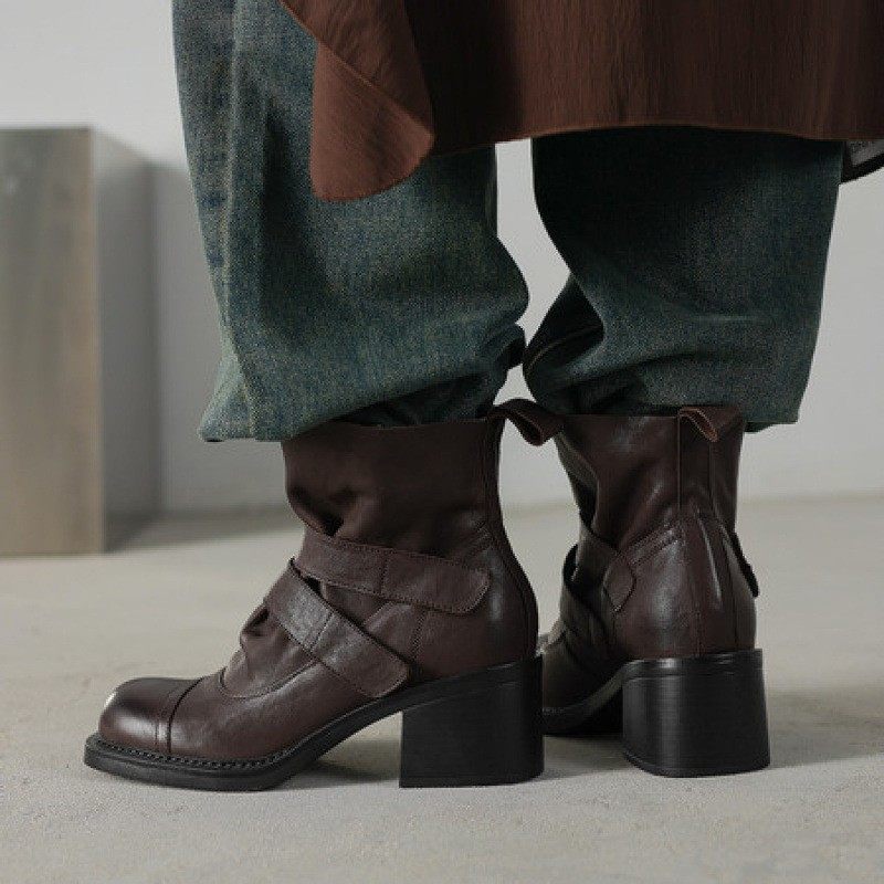 短靴子女早秋季新款英伦配裙子超火粗跟巨好看黑色西部魔术贴机车