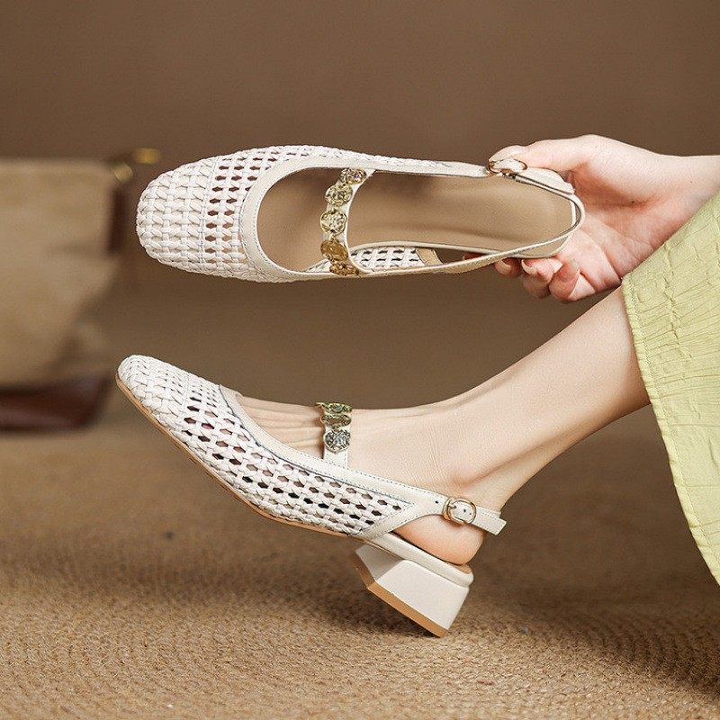 2025夏季新款复古真皮编织镂空粗跟凉鞋女法式气质包头低跟后空鞋