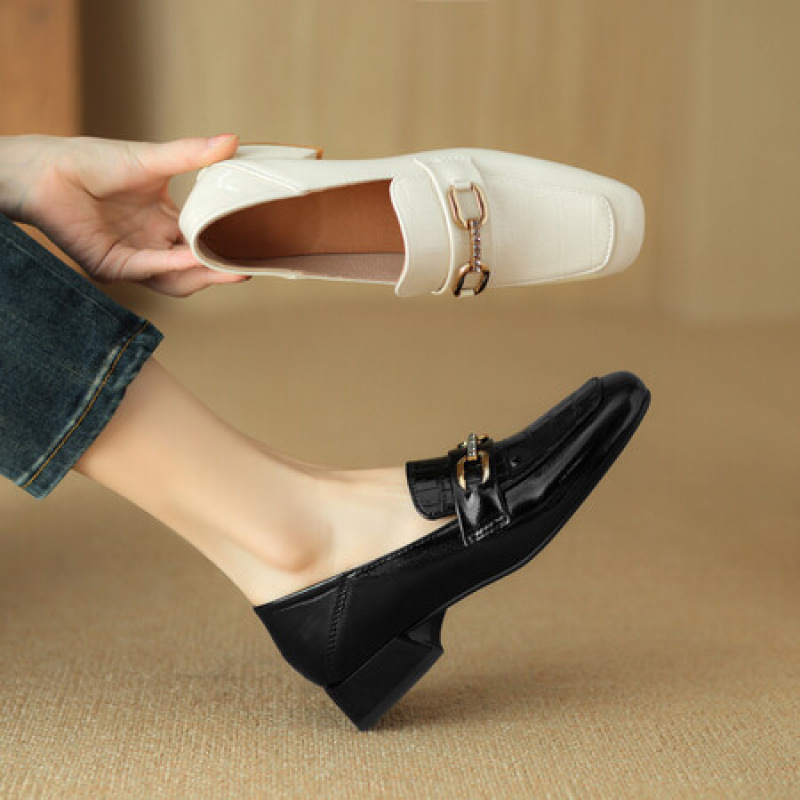 乐福鞋女英伦风复古金属扣粗跟一脚蹬小皮鞋中跟大码单鞋女41一43