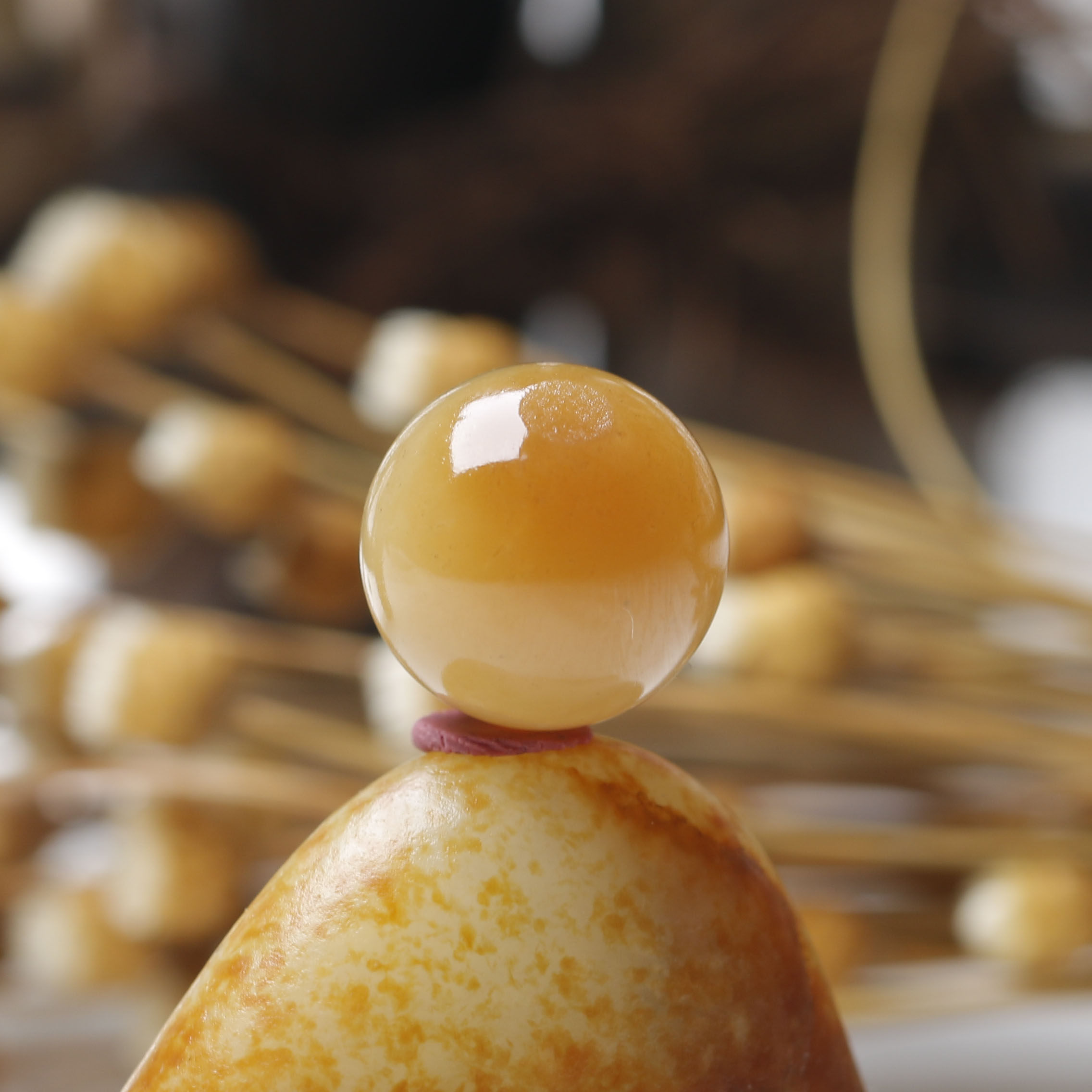 新疆和田玉籽料糖色黄金糖圆珠