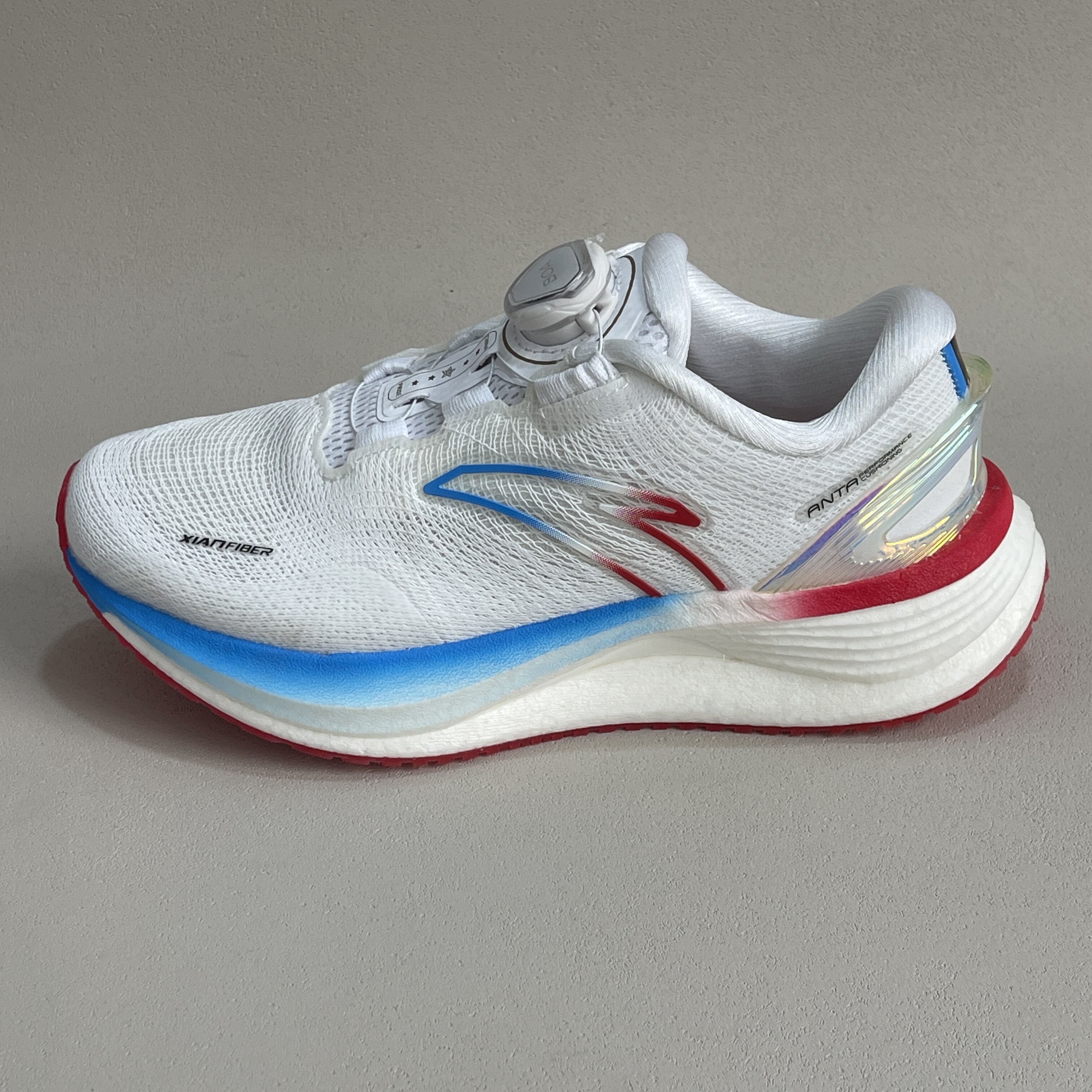 安踏  旋转扣冠军3澎湃巴黎配色缓震耐磨专业女跑步鞋122435563R