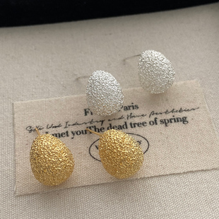 欧美简约磨砂颗粒水滴耳钉时尚 精致百搭女 通勤颗粒感耳环2026新款