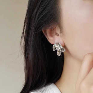 欧美小众设计高级感不规则褶皱小手帕耳环925银针耳钉2024新款 女