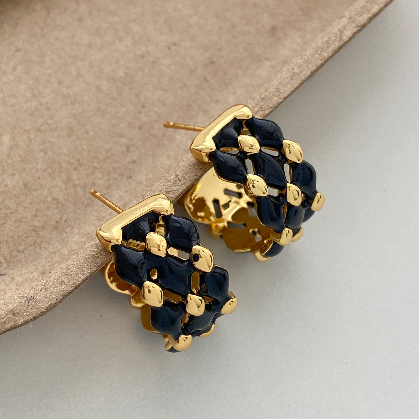 复古镂空菱格滴釉C型耳环小众设计轻奢气质金色耳钉高级感2026新,饰品/流行首饰/时尚饰品新,耳环,淘宝优惠券,粉丝福利购,淘宝优惠卷