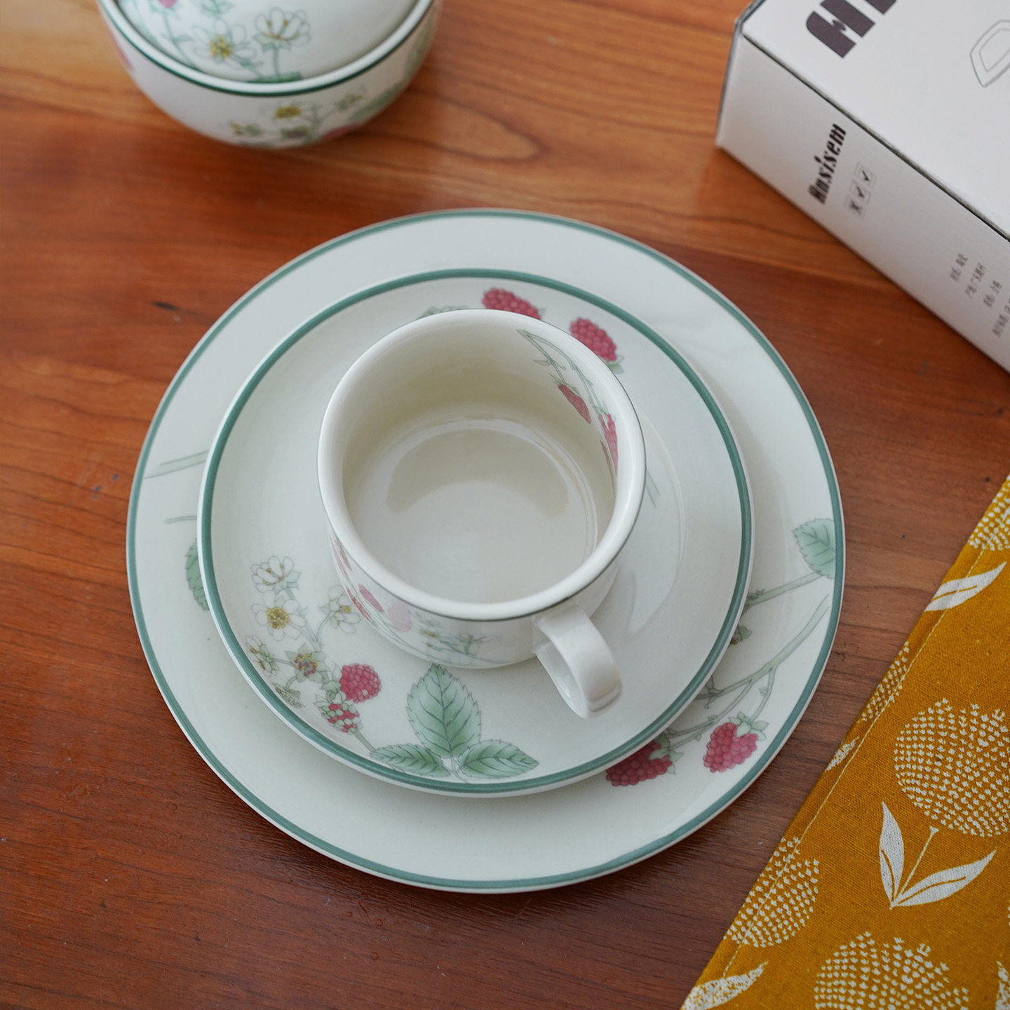 然而家 中古风陶瓷餐盘盖碗盘子碟咖啡杯碟高颜值餐具家用釉下彩