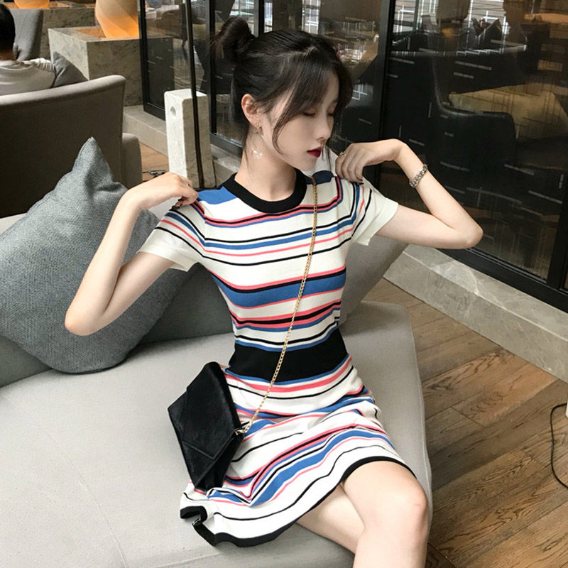 新款中长款少女可爱撞色条纹修身短袖针织连衣裙小香风学生裙夏潮