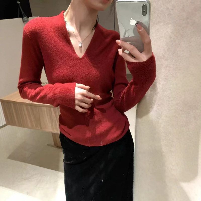 慵懒性感小心机深V领紧身长袖针织衫女2025秋季气质简约内搭毛衣