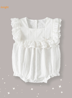 百天女新生儿夏季新款灵动梦幻白色蕾丝蝴蝶结纽扣飞袖包屁哈衣