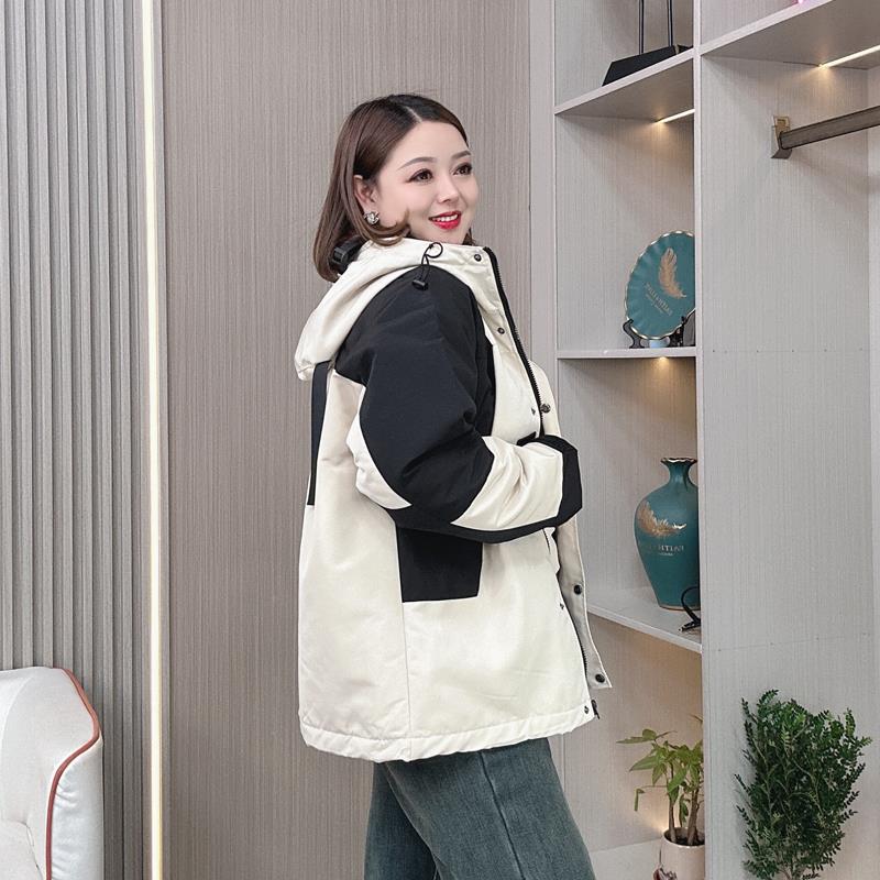 秋冬装加厚外套女2024新款大码胖200斤冲锋衣宽松休闲连帽棉服