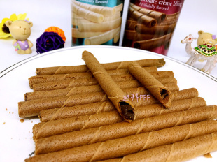 现货迪拜购ROYALDANSK香草奶油可可奶油夹心威化卷饼干100g铁盒装